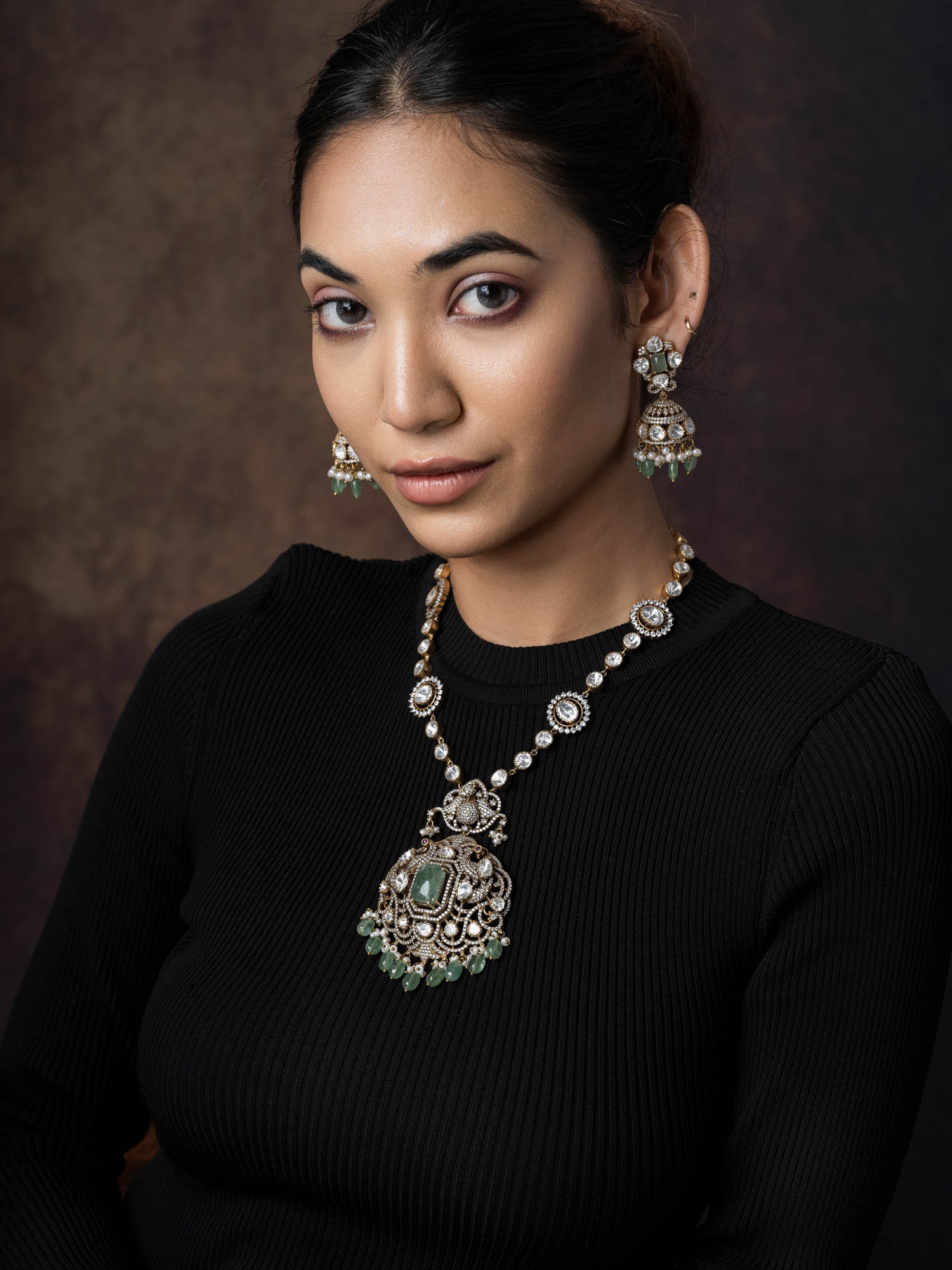 Classique Victorian PENDANT Silver Necklace Set