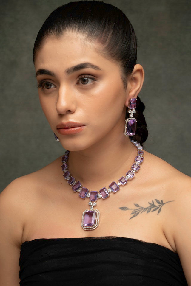 Inaya Necklace Set