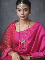 Eye-catching Gracefull goldtoned Pendant Silver Necklace