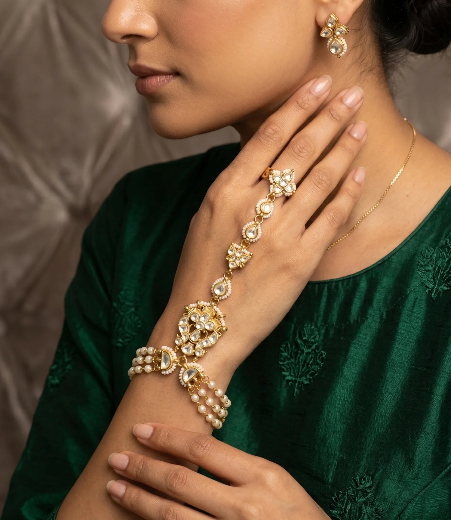 Jadtar Elegance Hathphool - Gold
