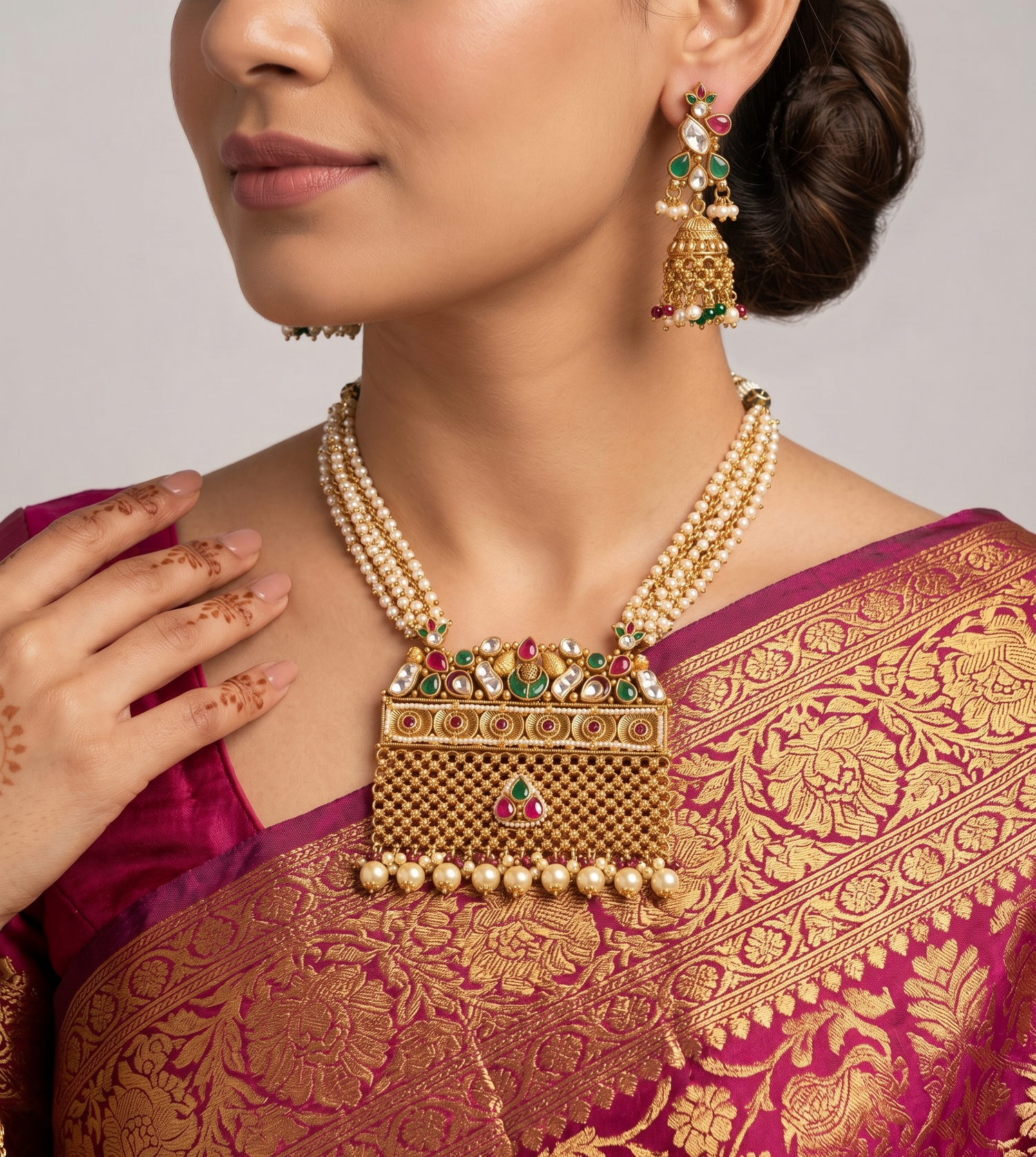 Elegant Jadtar Kundan Short Necklace Set – Antique Gold