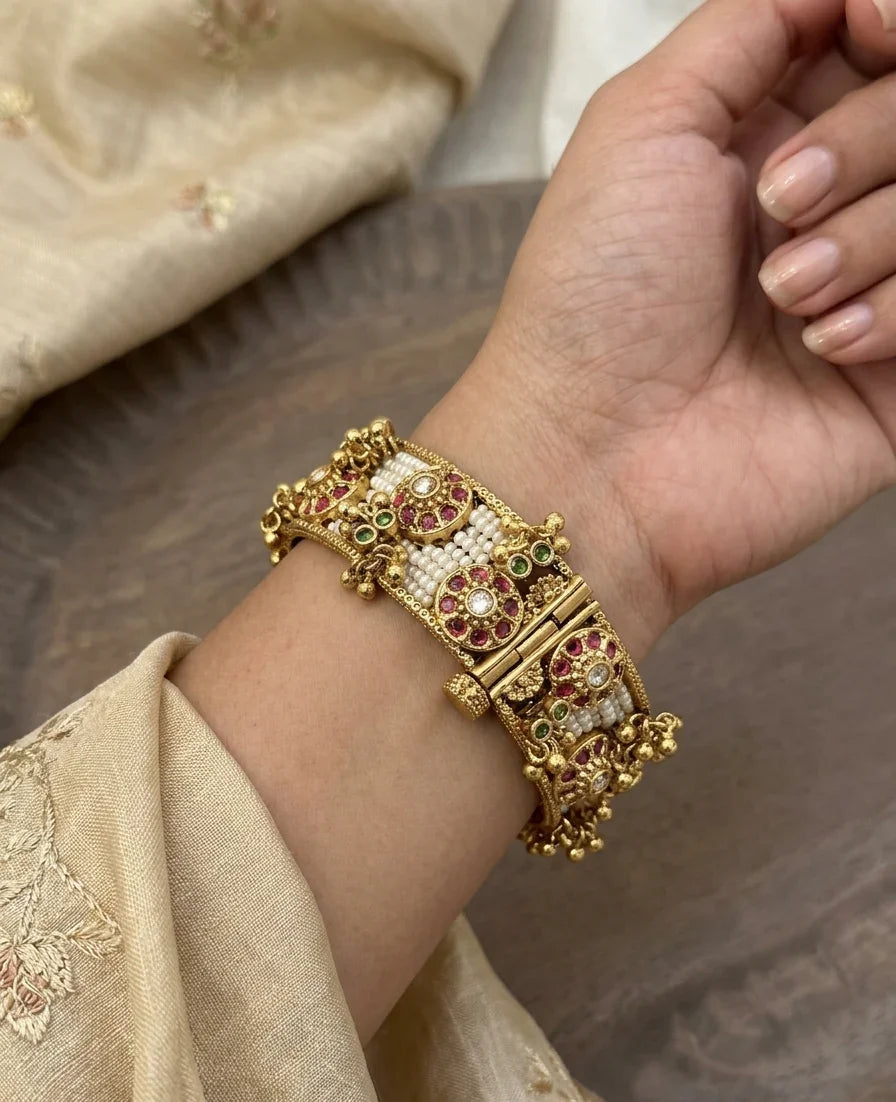 Jadtar Regal Bangle - Gold