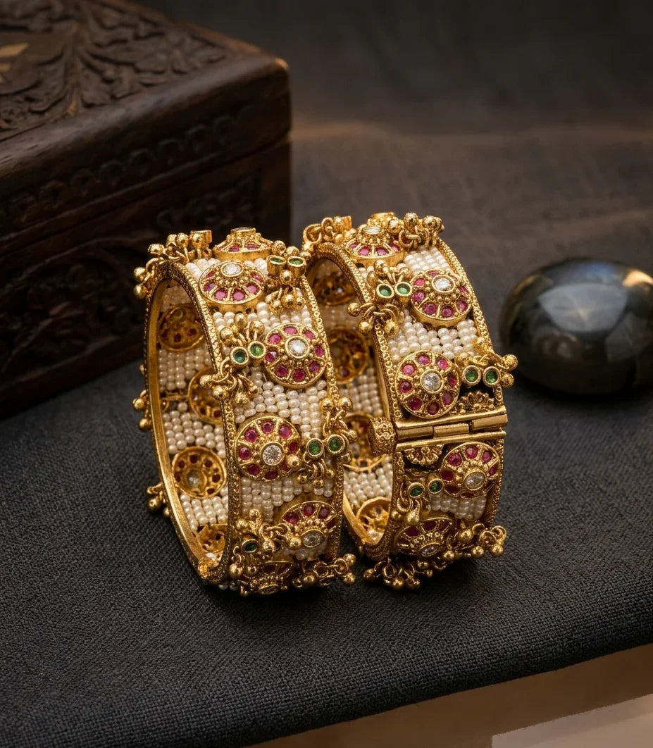 Jadtar Regal Bangle - Gold