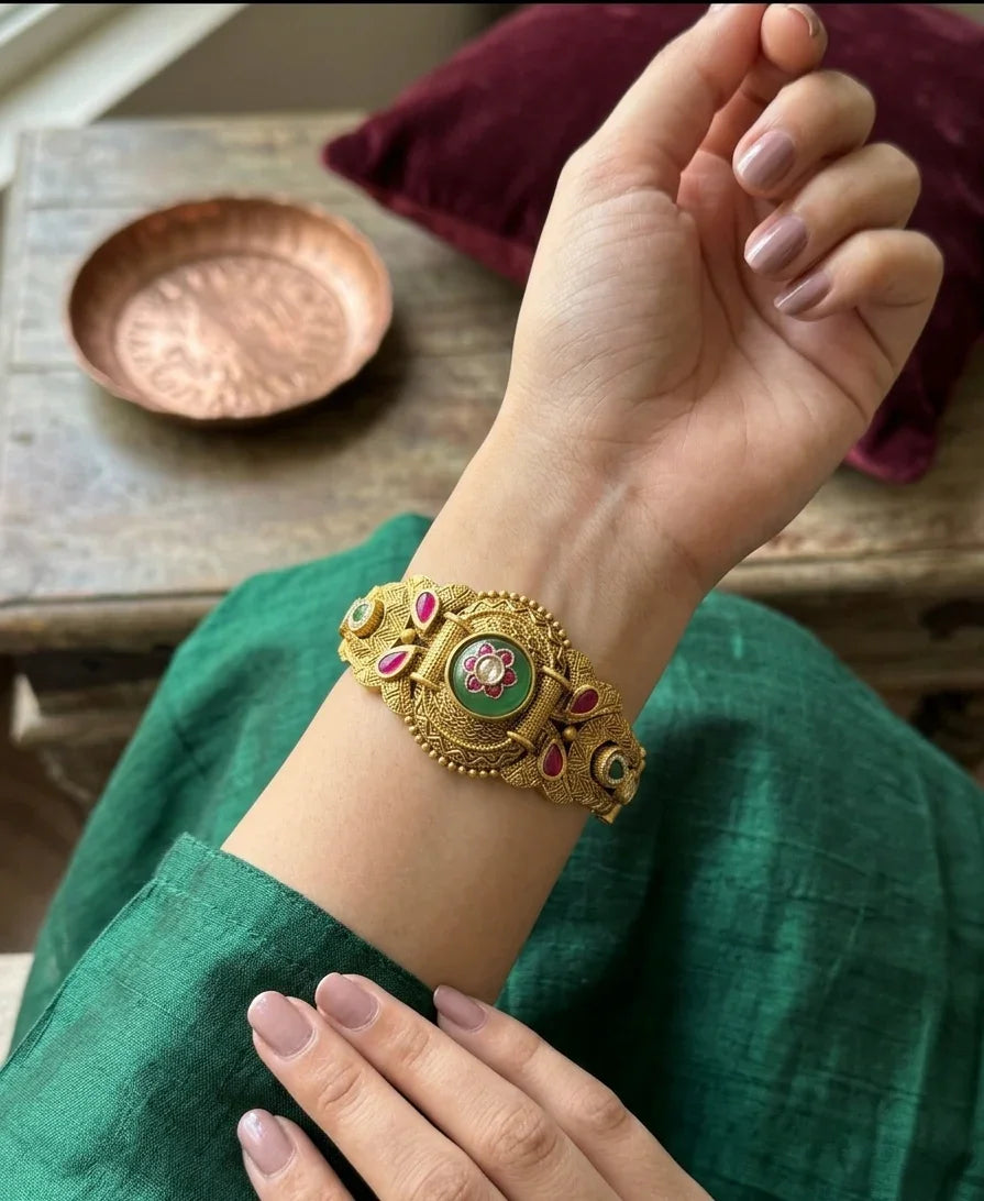 Jadtar Radiance Bangle - Gold