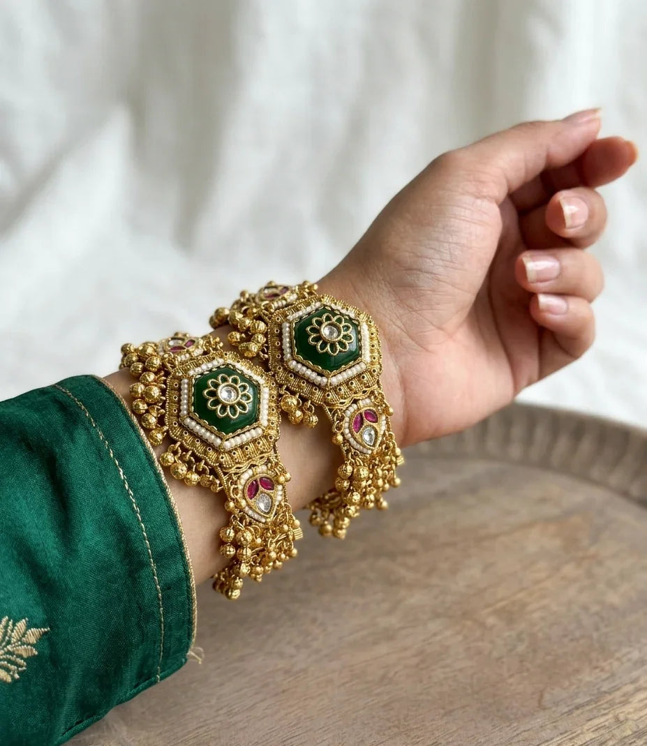 Classic Jadtar Openable Bangle – Gold