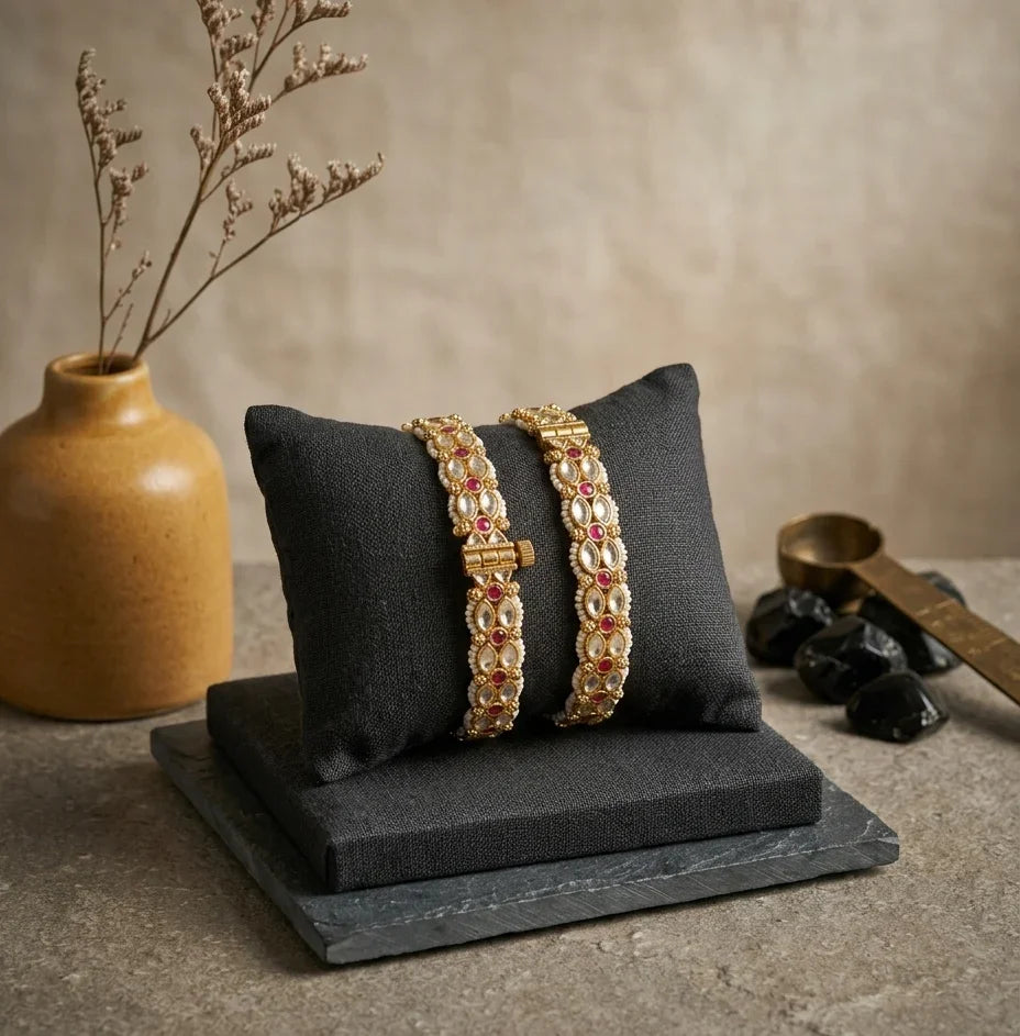 Jadtar Shine Bangle - Gold