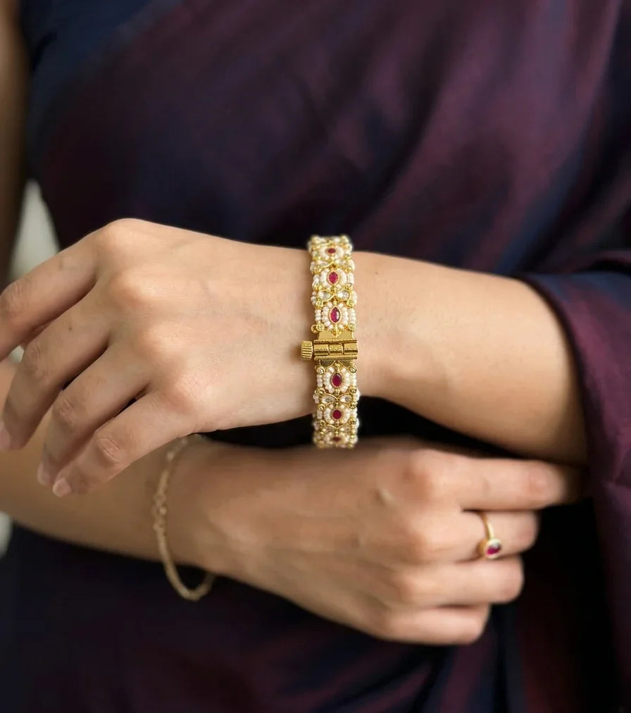 Jadtar Aura Bangle - Gold