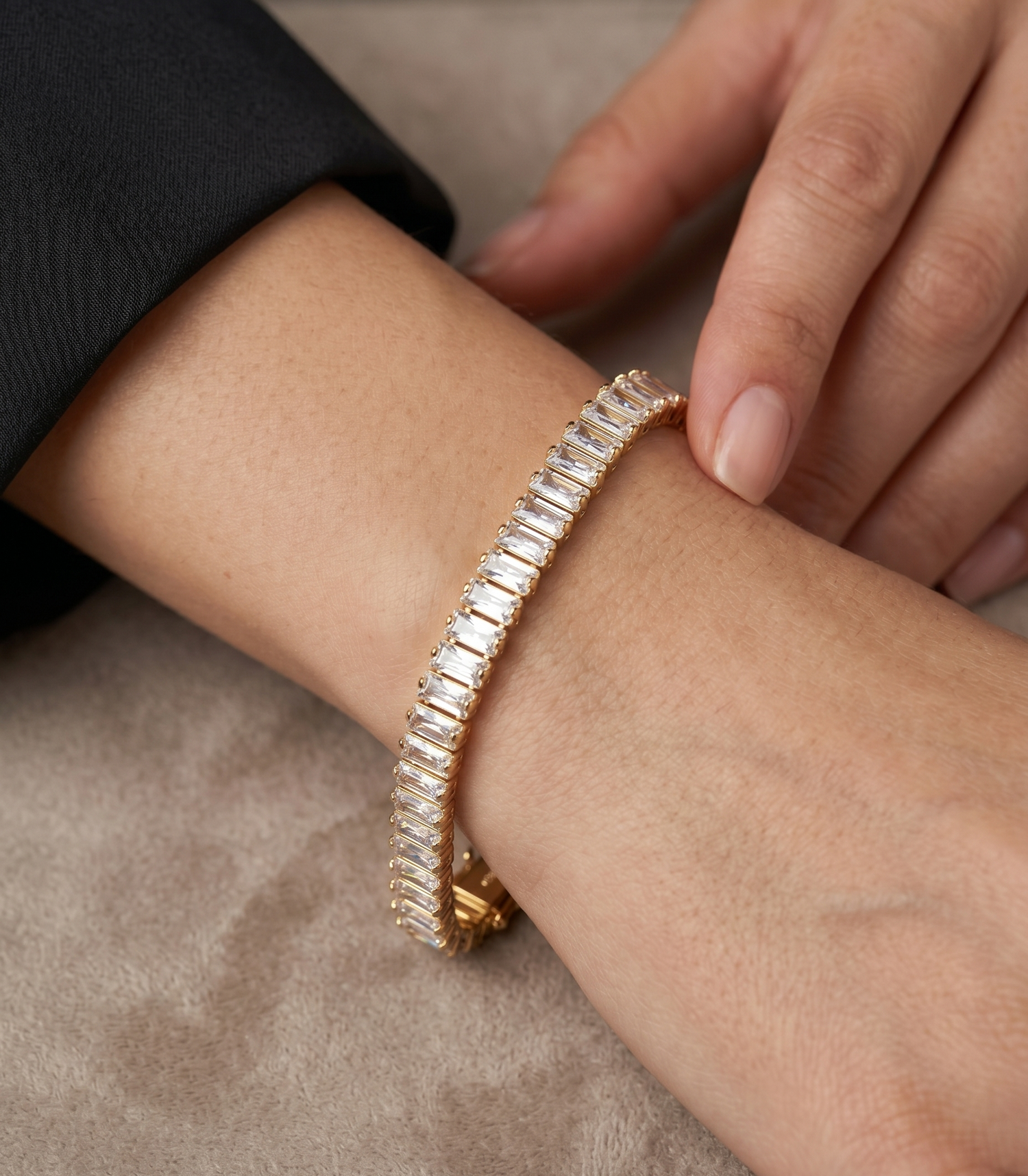 Solitaire Glow Bracelet - Gold