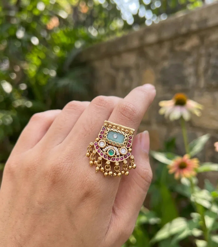 Graceful Jadau Ring – Gold