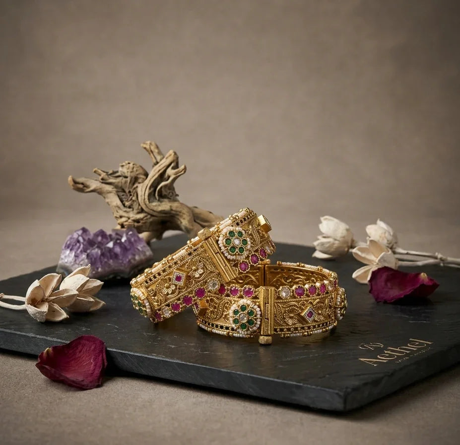 Jadtar Majesty Bangle - Gold