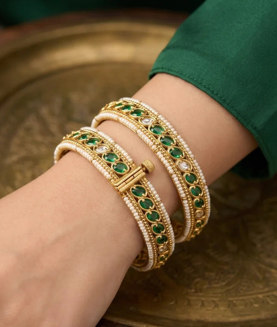 Jadtar Grace Bangle - Gold