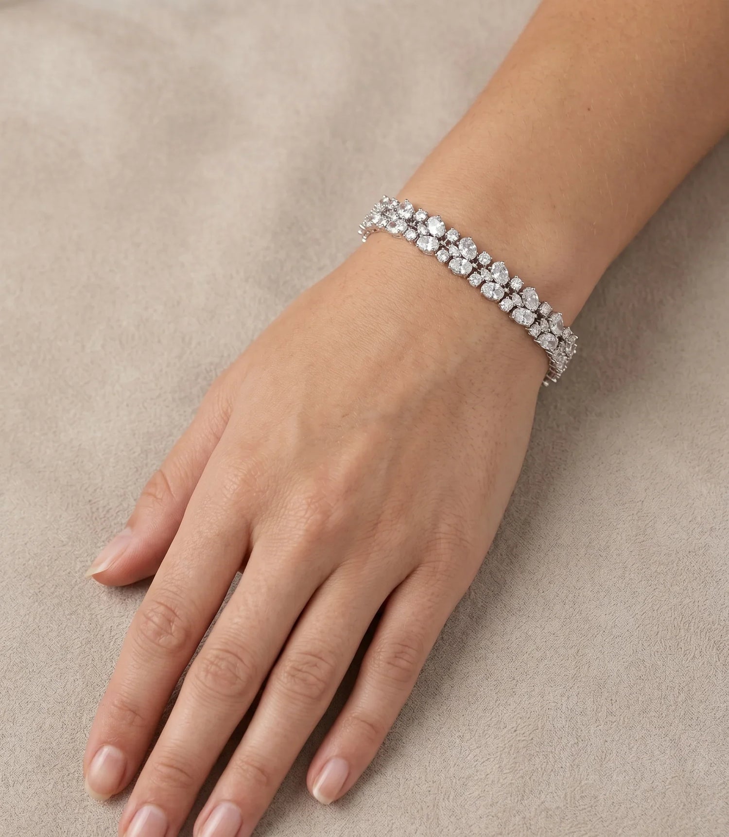 Solitaire Shine Bracelet - Gold