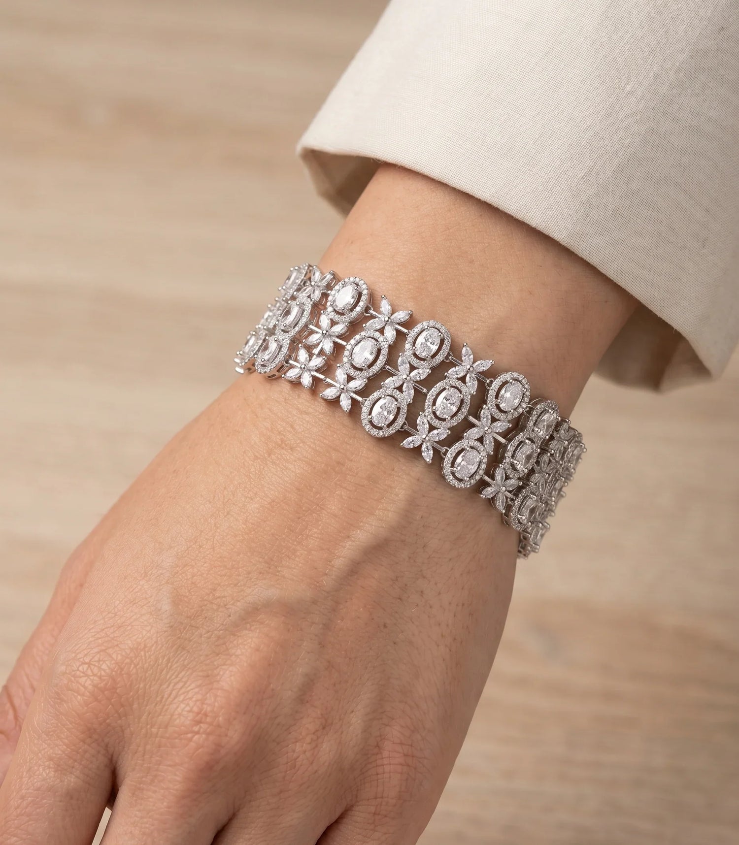 Solitaire Cluster Luxe Bracelet - Gold