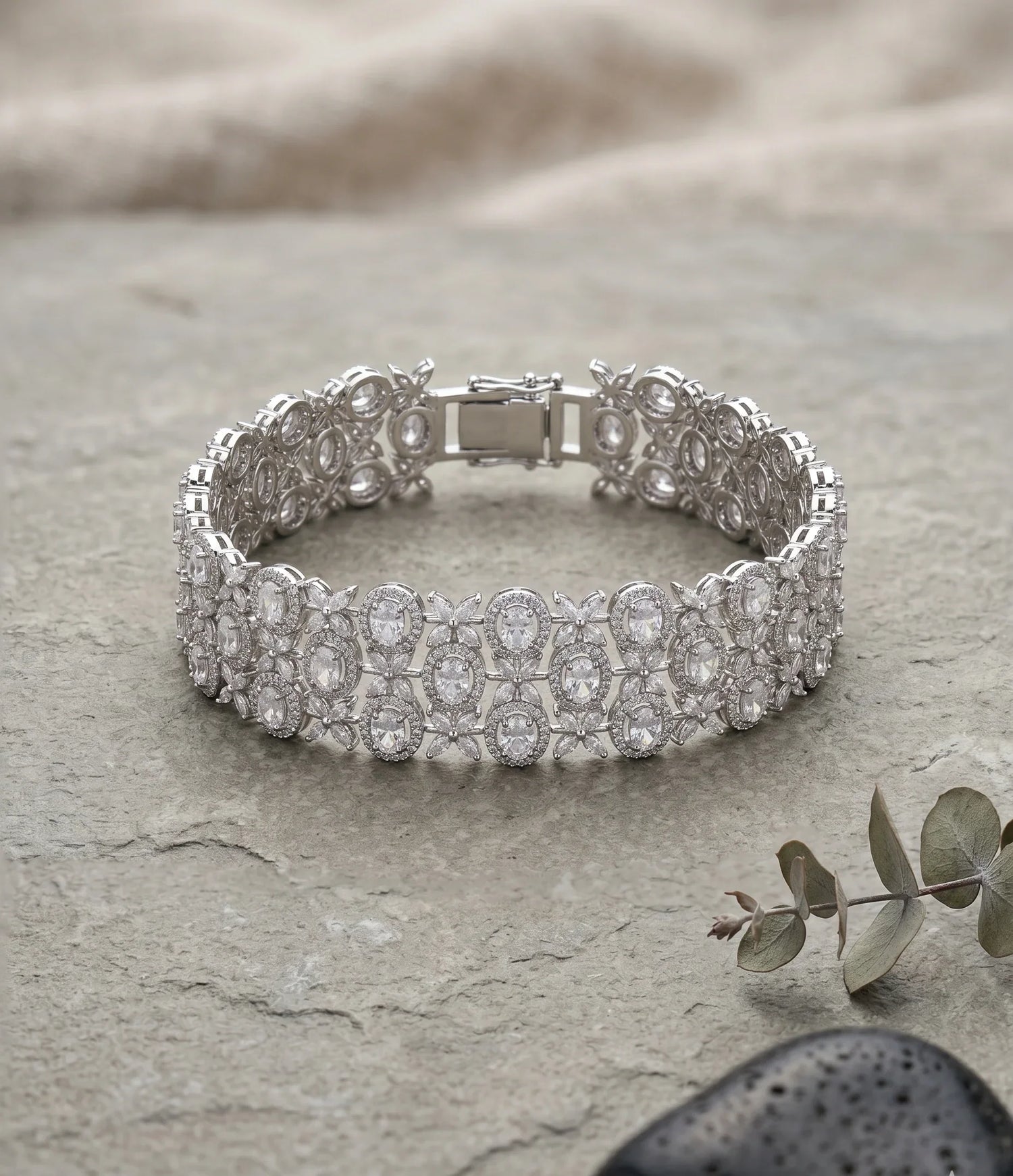 Solitaire Cluster Luxe Bracelet - Gold