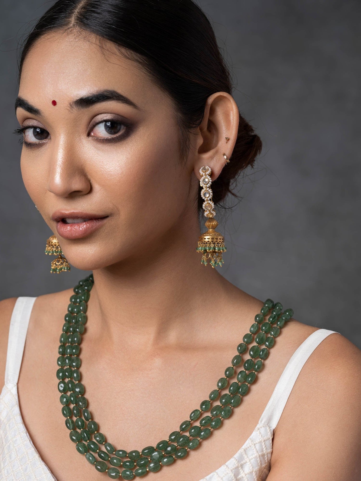 Nilofar,Queen of Emerald Silver Necklace