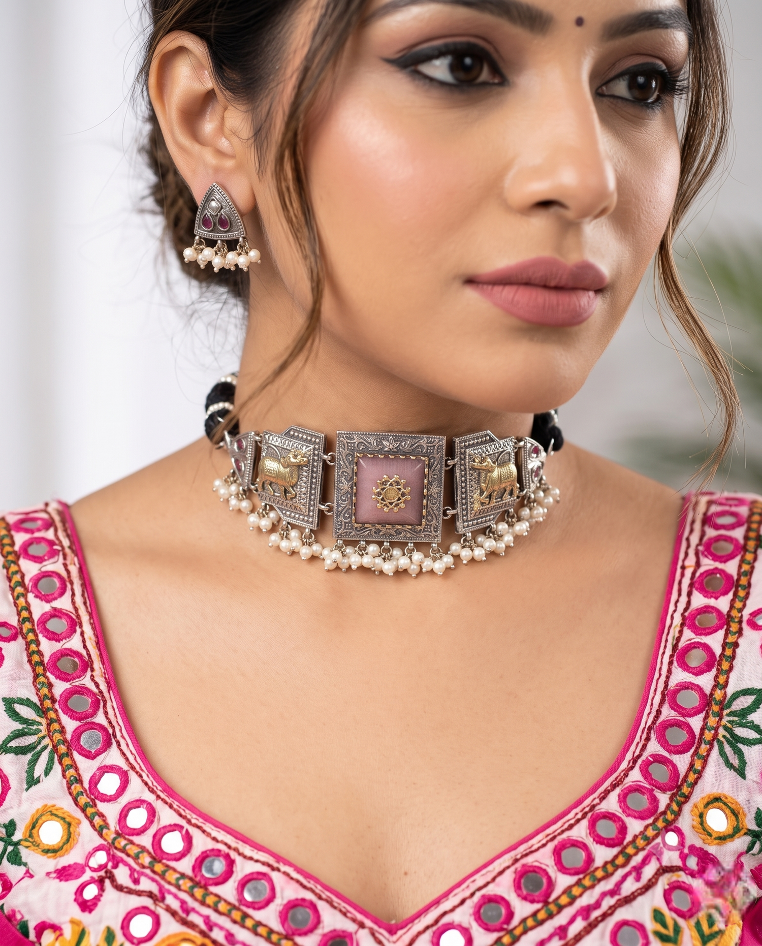 Silver Choker Necklace Set with Moti
