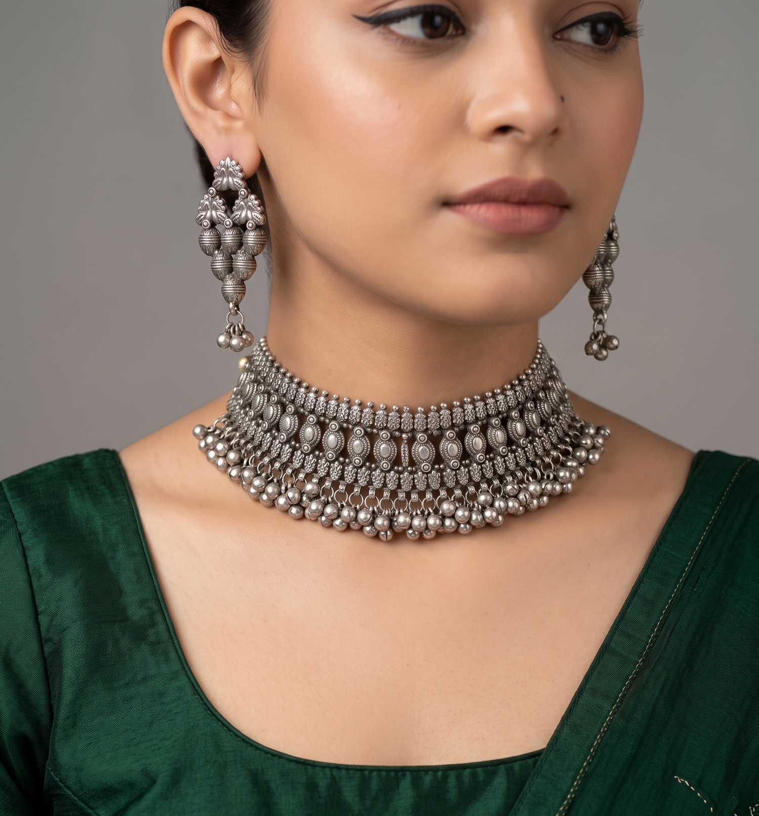 Modern Silver Choker Necklace Set