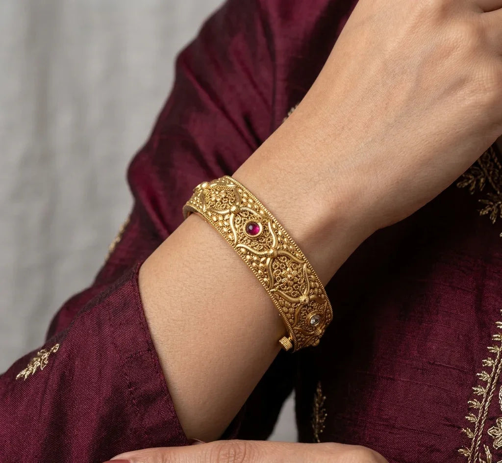Plain Gold Aura Bangle - Gold