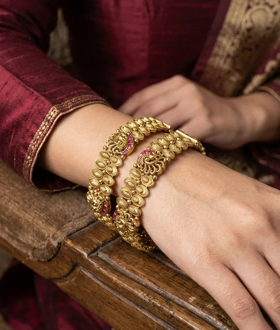 Jadtar Heritage Bangle - Gold