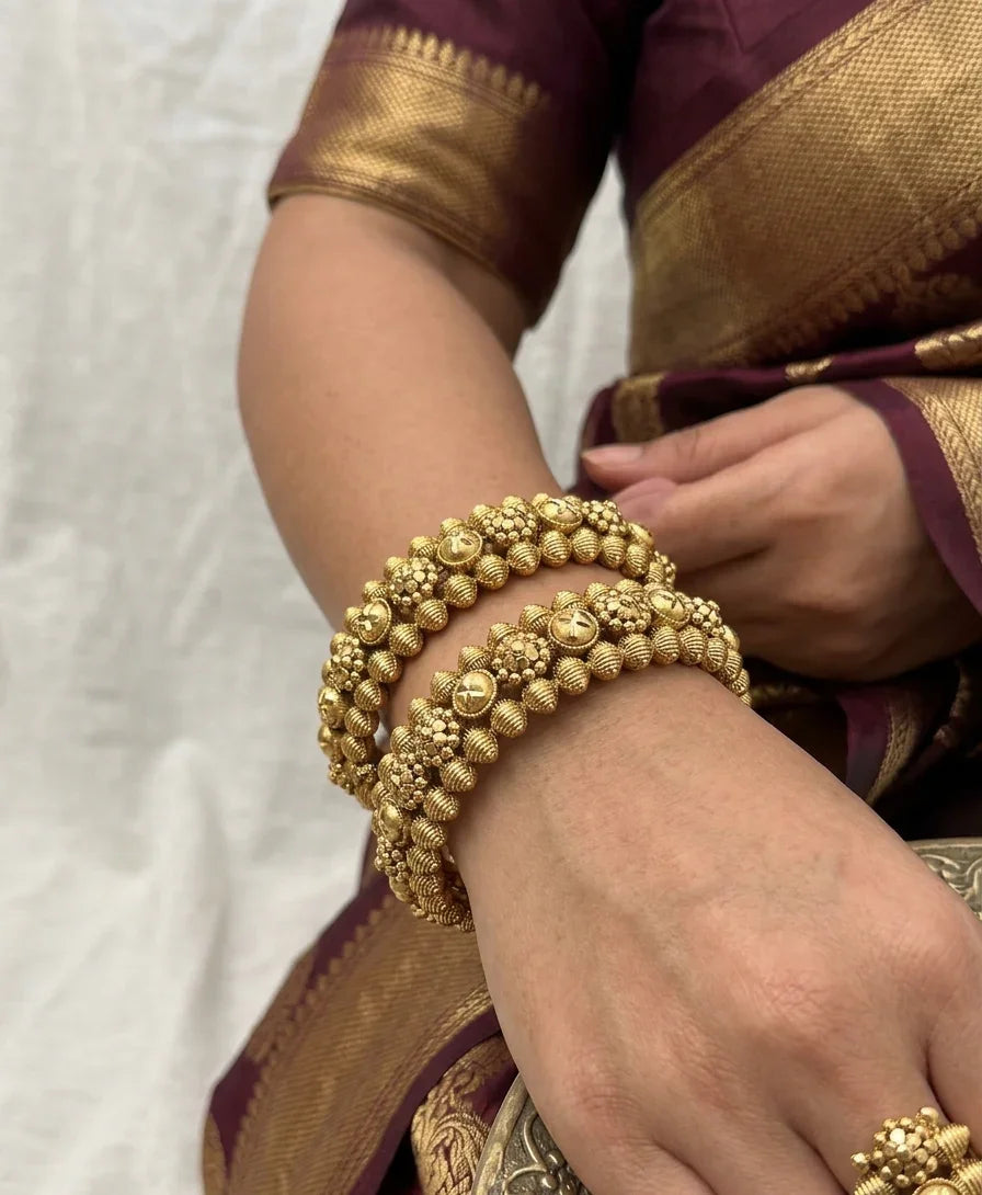 Jadtar Antique Bangle - Gold