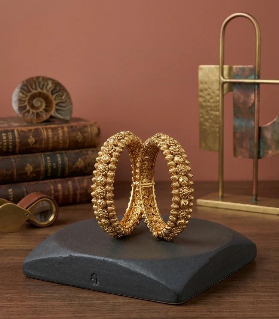 Jadtar Antique Bangle - Gold