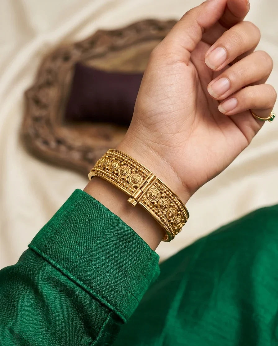 Jadtar Vintage Bangle - Gold