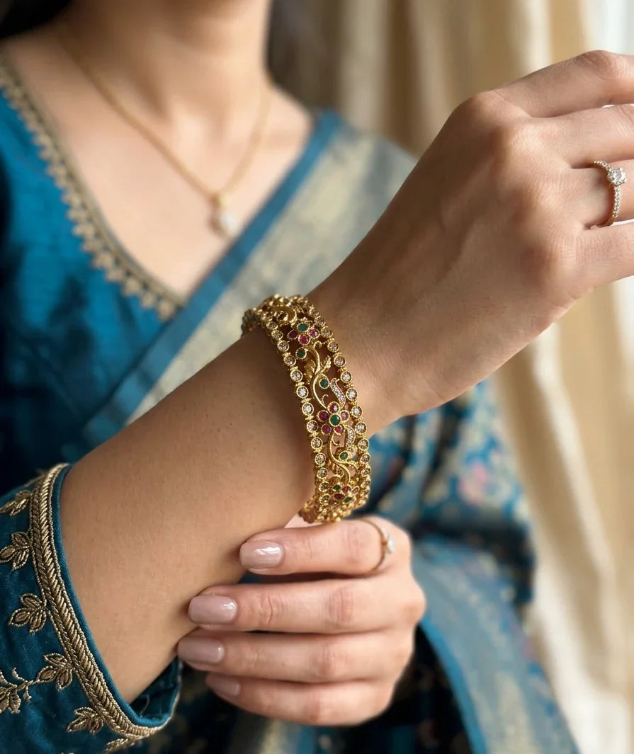 Jadtar Classic Bangle - Gold