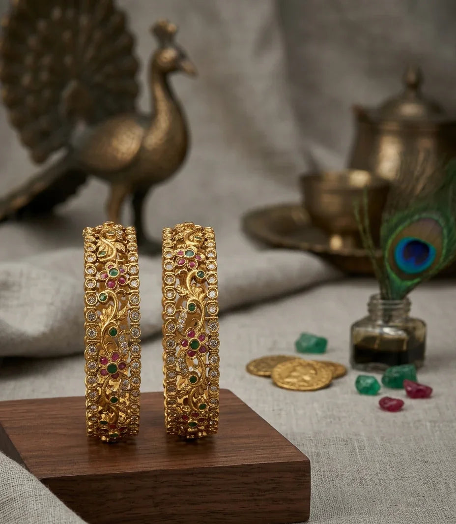 Jadtar Classic Bangle - Gold