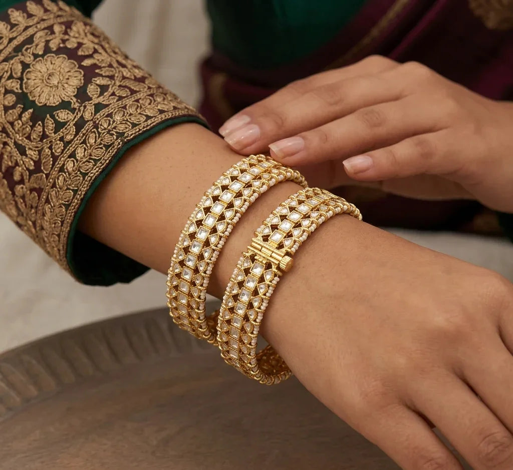 Jadtar Gleam Bangle - Gold