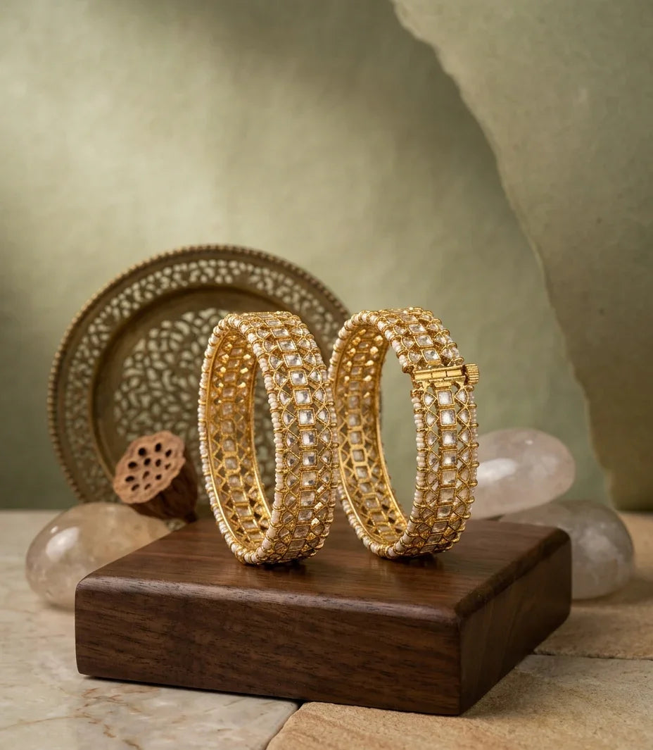 Jadtar Gleam Bangle - Gold