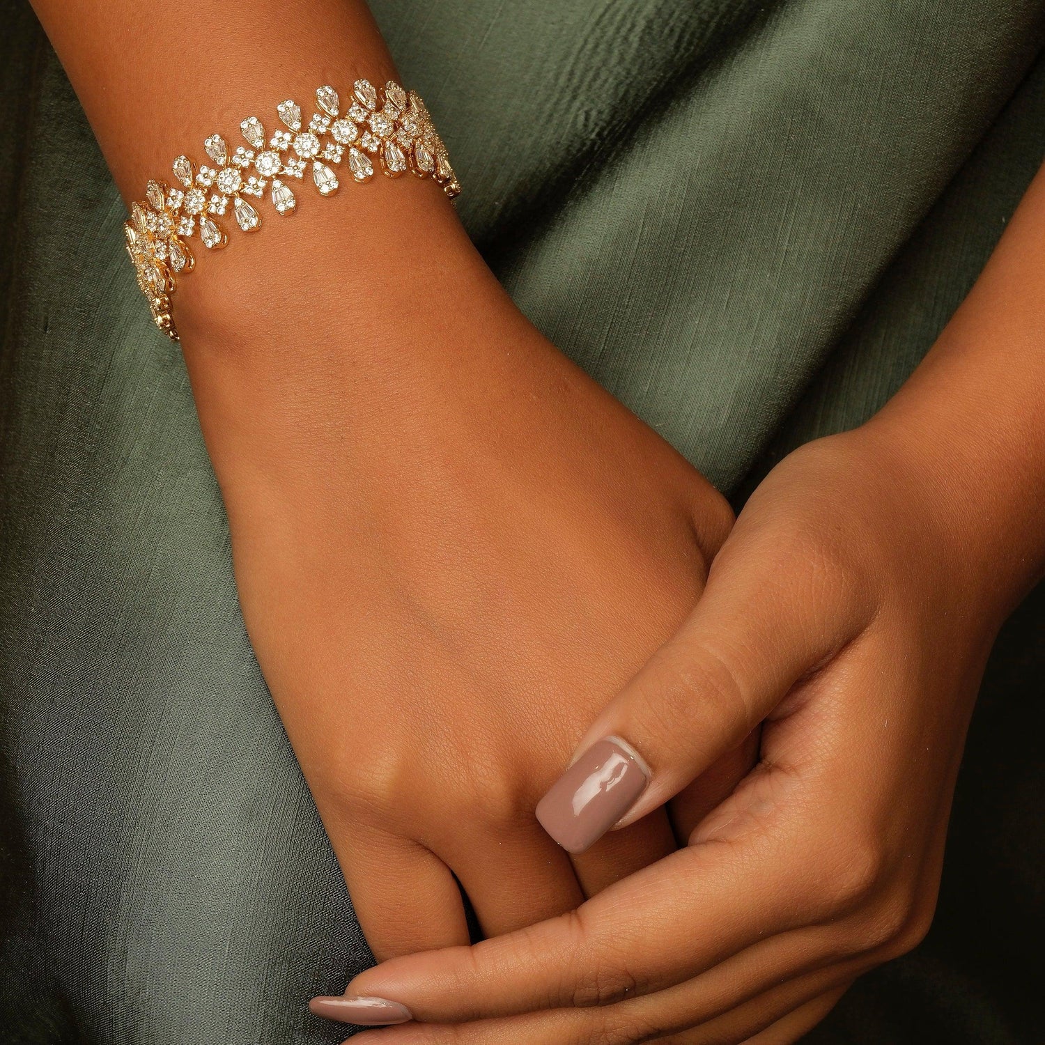 BRACELET