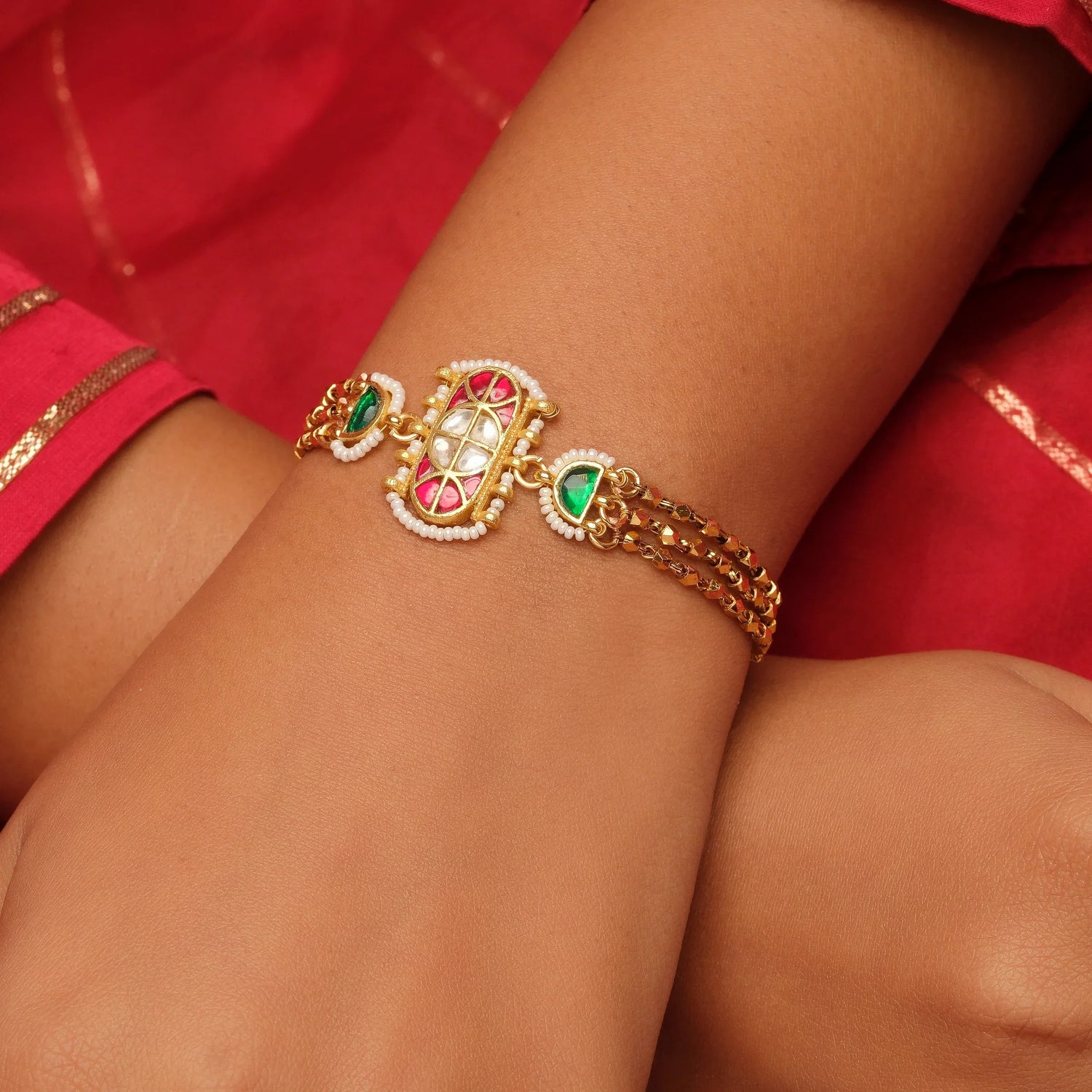 BRACELET