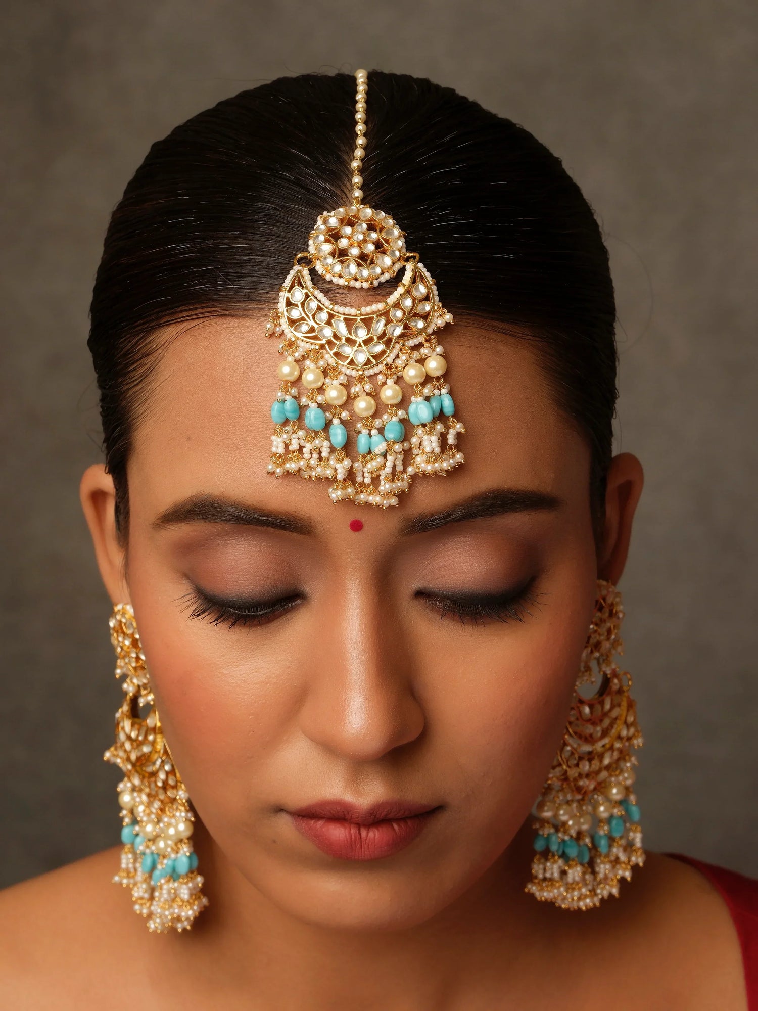 MAANG TIKA WITH EARRING