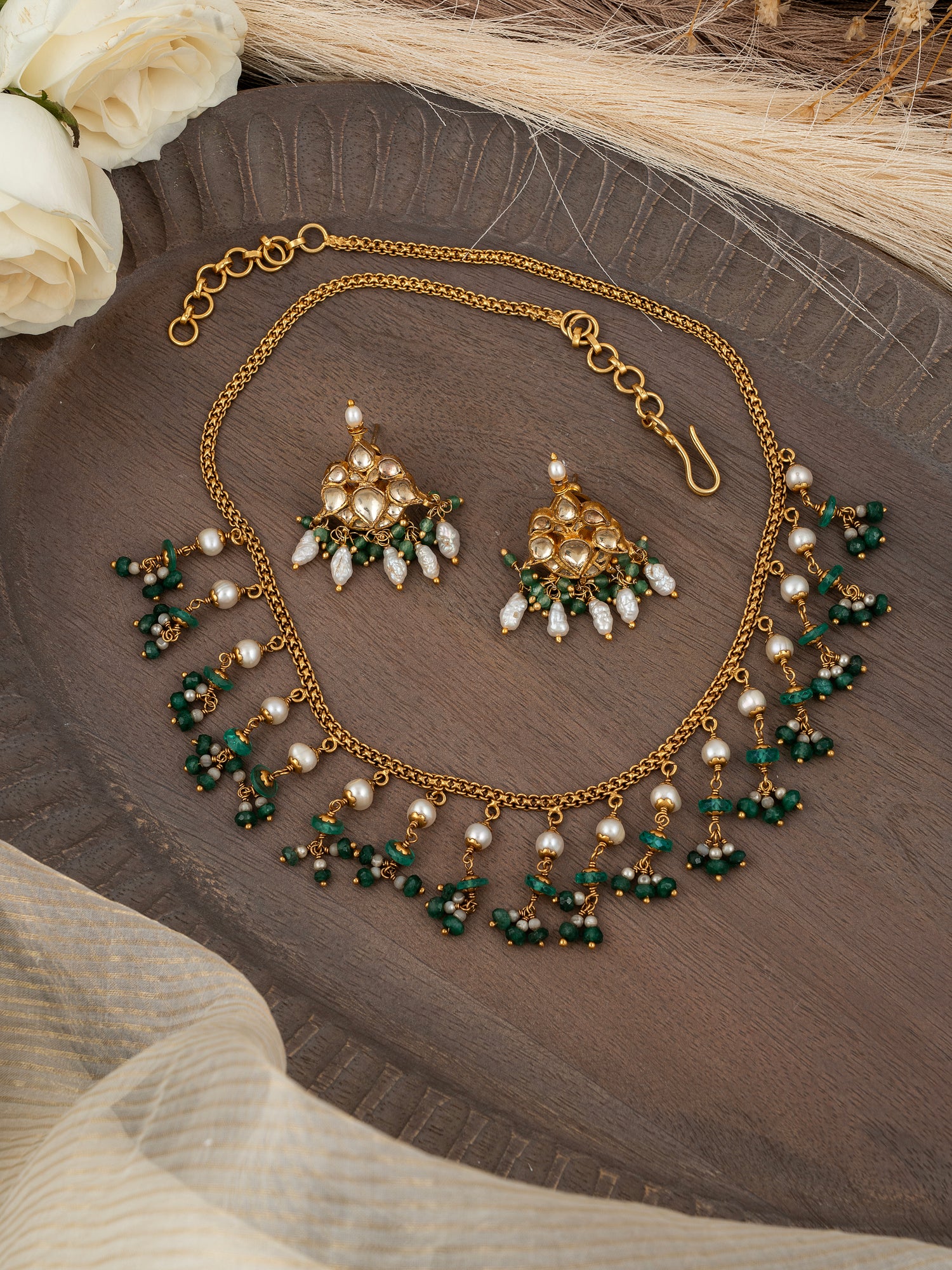 Jadua Kundan Necklace Set with Green Onyx and Pearls
