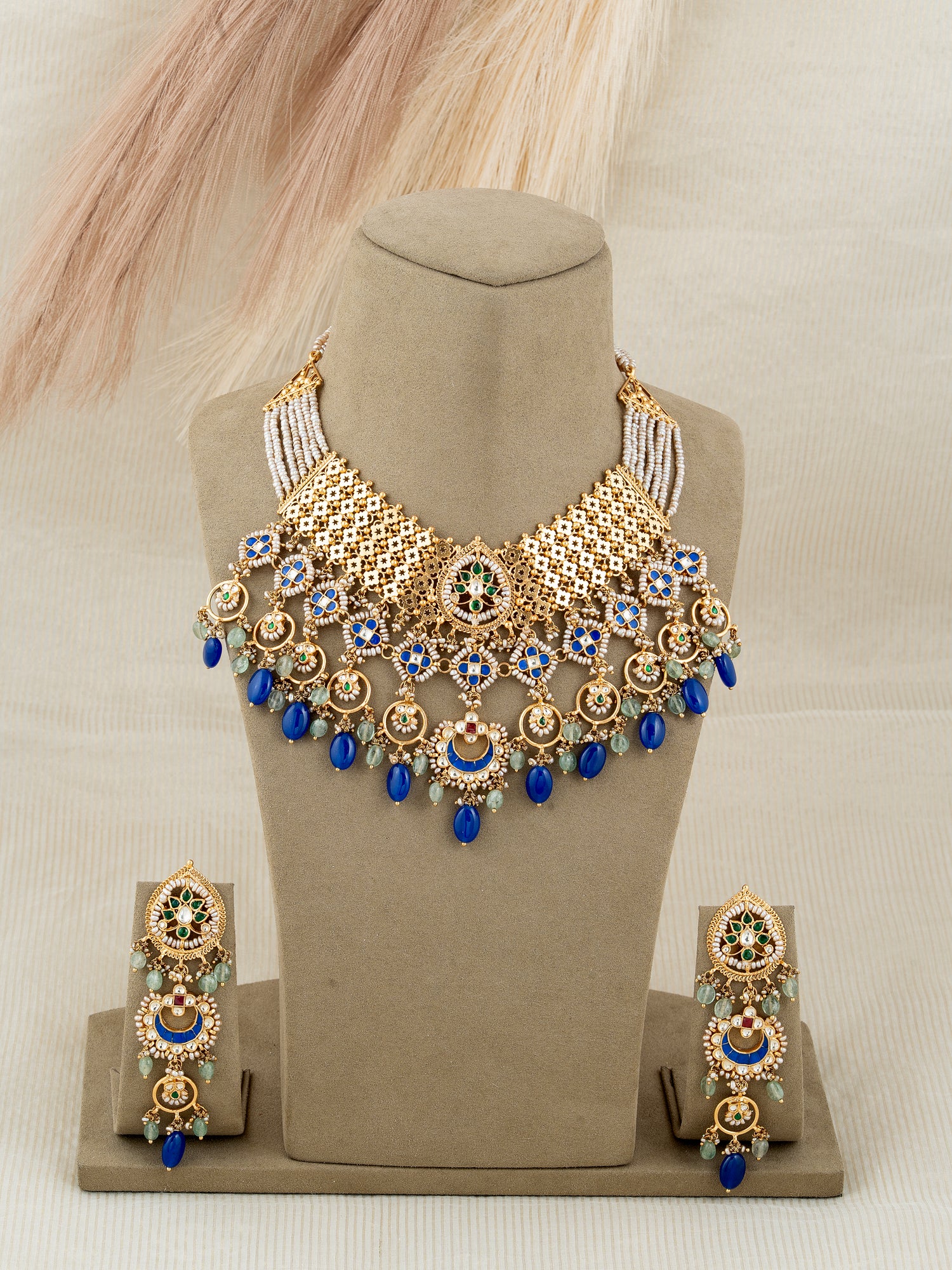 Kanika Vintage Spark Necklace set