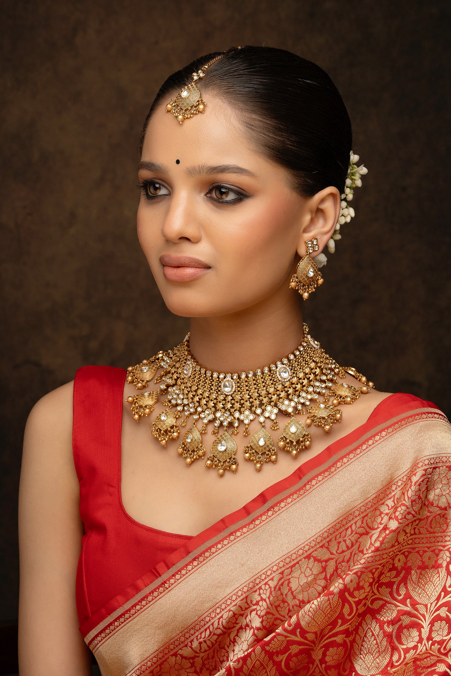 White Color Gold Plated Jadau Kundan Necklace Set