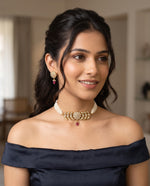 Woman wearing jadtar Kundan pendant moti choker with matching earrings – Studio Gulabi
